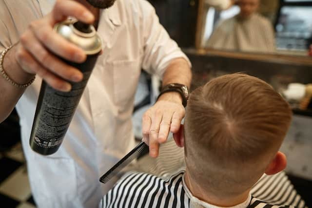 Szkoła barberska Warszawa – wszystko co powinieneś wiedzieć o pracy barbera