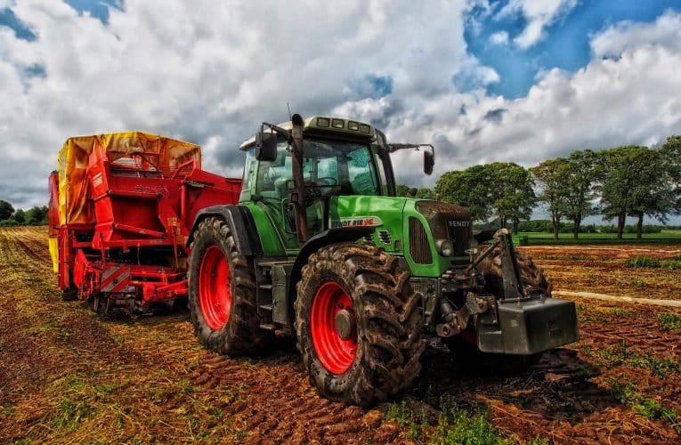 Hurtownia części do ciągników rolniczych – co można kupić