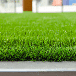 Czy sztuczna trawa na tarasie jest dobrym rozwiązaniem dla domu?