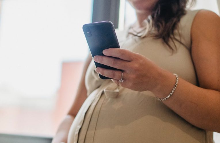 Wygładzając mit: Czy dyskomfort brzucha podczas okresu może świadczyć o ciąży?