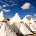 Gdzie w Warszawie znaleźć najlepszą wypożyczalnię namiotów?